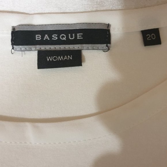 BASQUE AU-20 White Sleeveless Blouse Top Round Neck NWOT - Picture 9 of 11